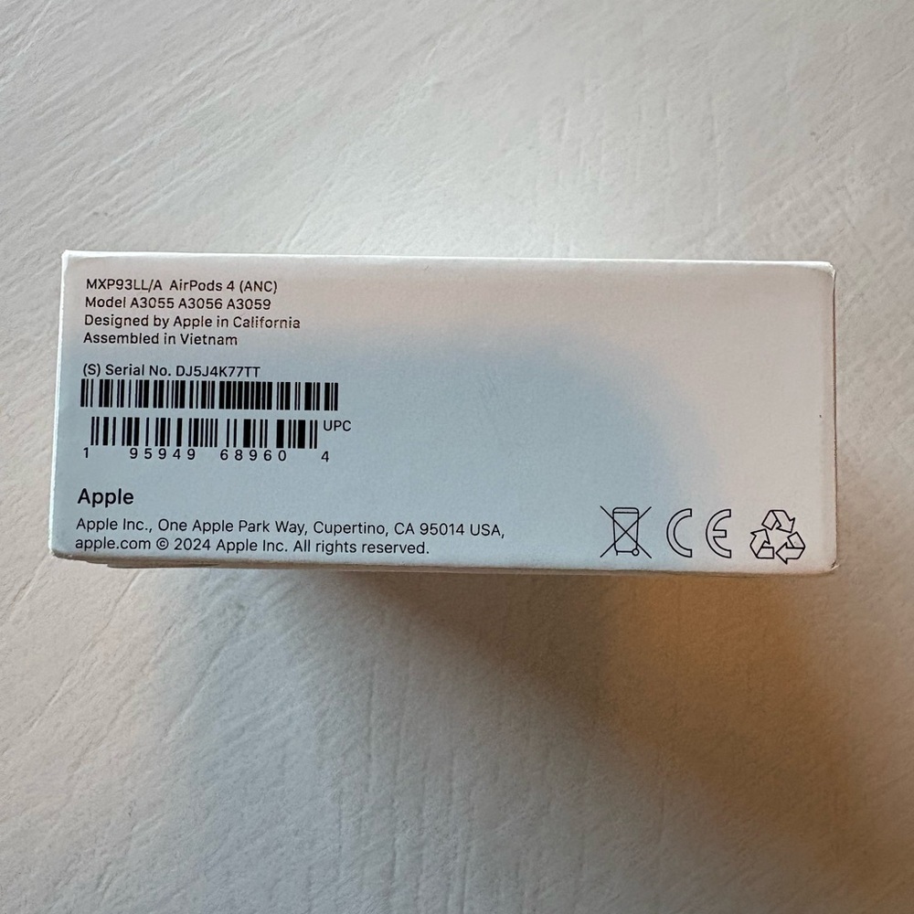Apple AirPods 4 with Active Noise Cancellation - Picture 3 of 4